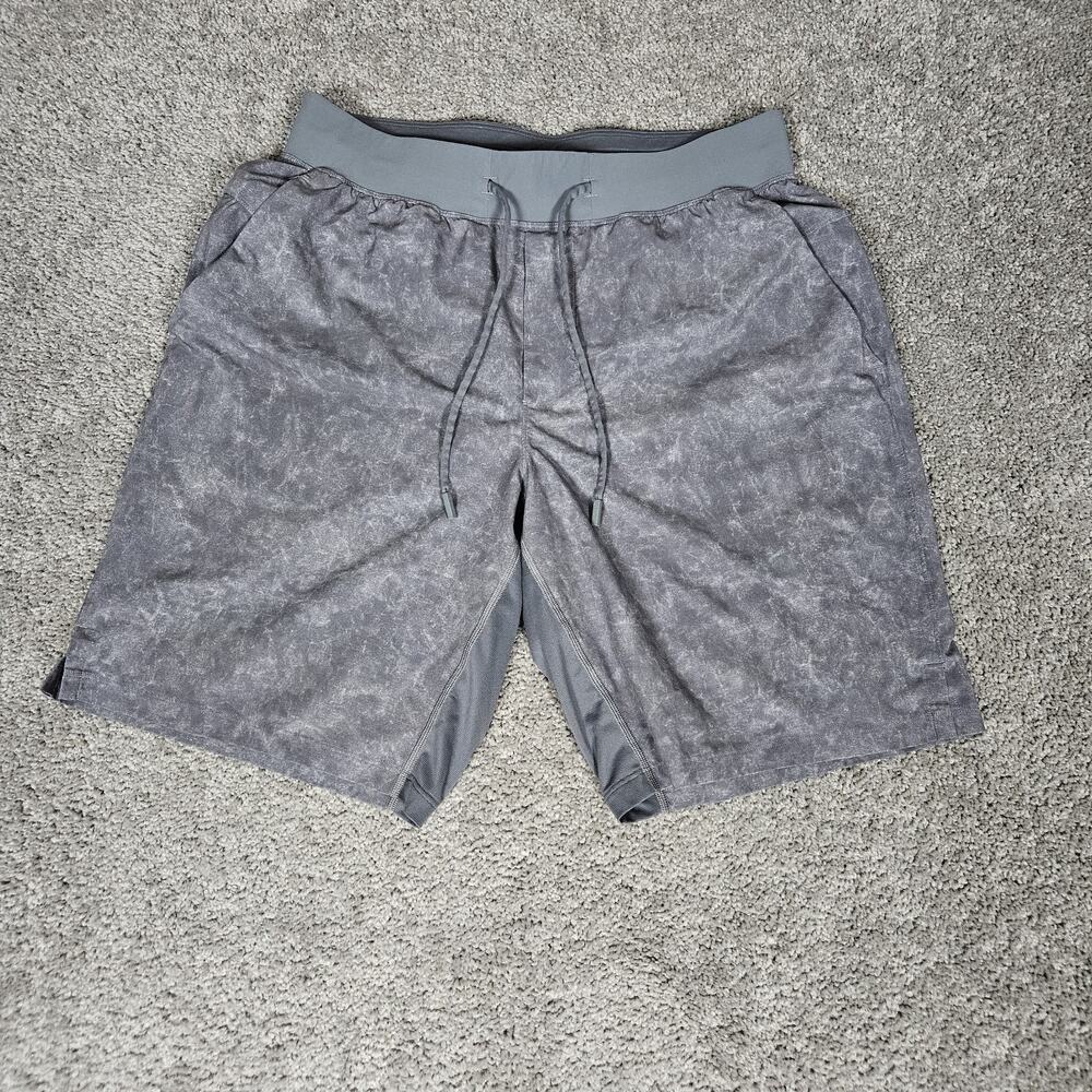 Lululemon T.H.E. Shorts Mens Large Gravel Dust Asphalt Gray Linerless 9" Inseam
